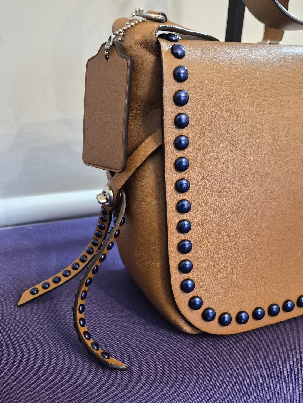 Coach Studded Messenger / Crossbody Bag ๐ค๐ - Picture 3 of 11